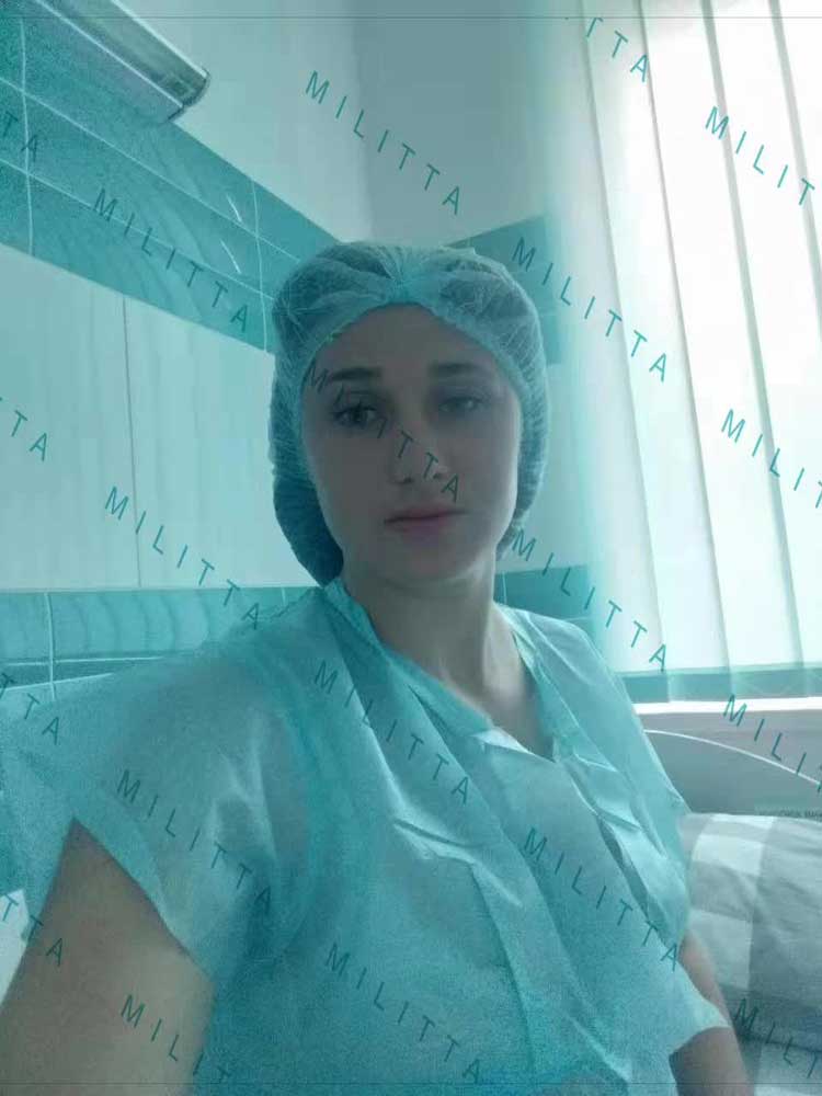 在乌克兰试管医院移植时的气色和精神状态俱佳