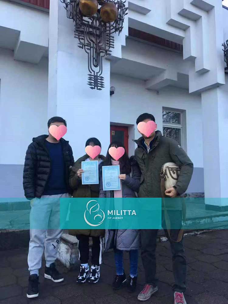 两对客户同时收到了乌克兰出生宝宝的出生证