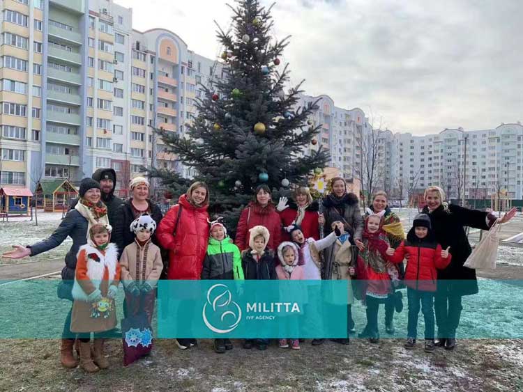乌克兰圣诞节马丽塔孩子过节日