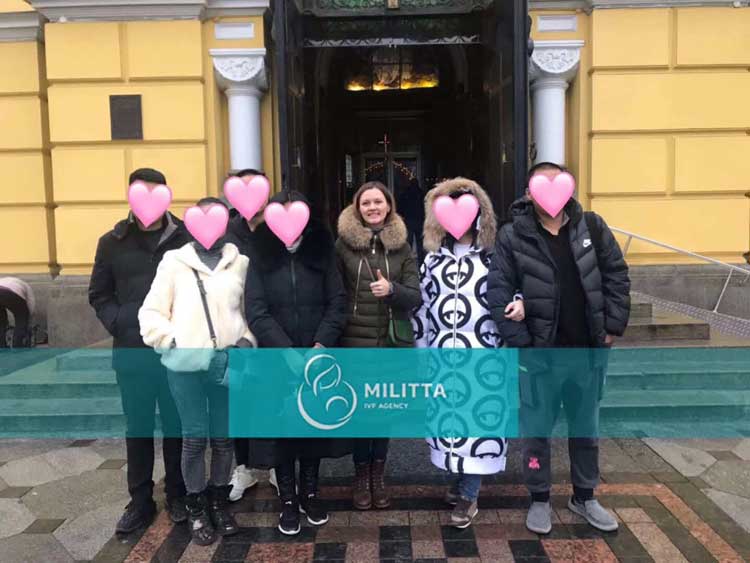 马丽塔翻译带着3对试管助孕客户游览基辅市中心