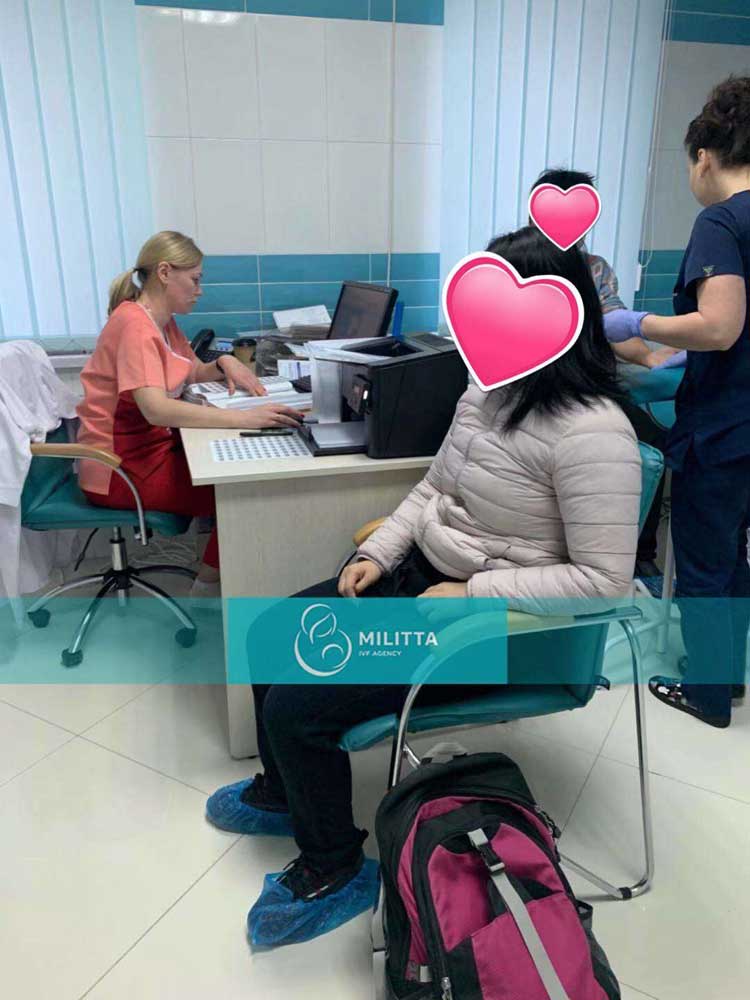 马丽塔四对客户在乌克兰MC医院做B超打促排针