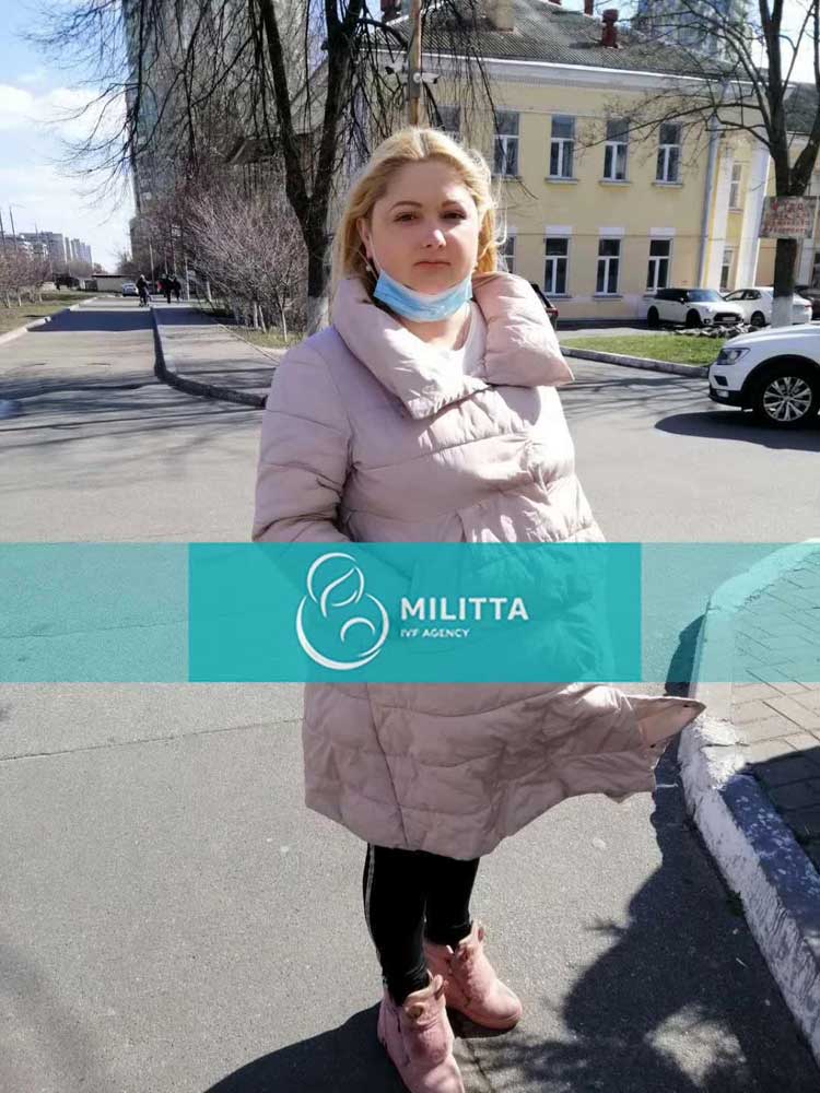 疫情期间马丽塔三个乌克兰去到医院产检