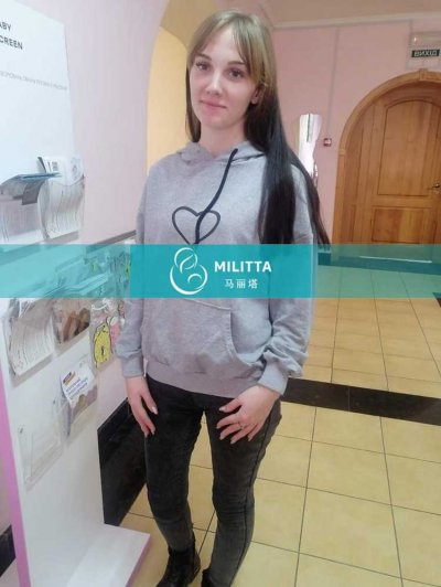 年轻漂亮的乌克兰妈妈来做B超孕检，孕12周发育胎稳