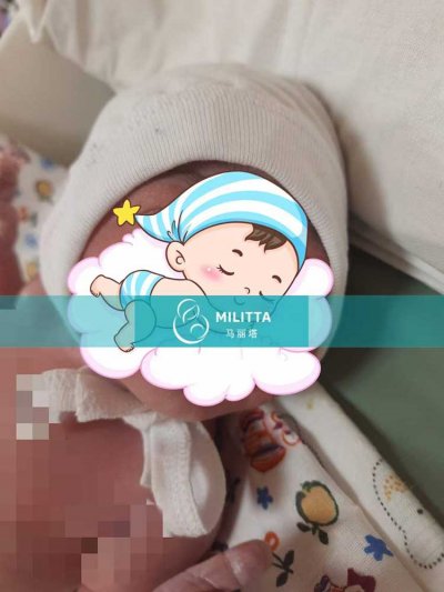 L夫妇在乌克兰试管的女宝宝足月顺产出生