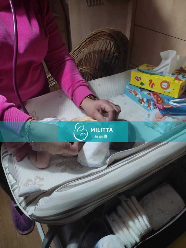 乌克兰试管双胞胎宝宝接种疫苗