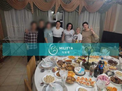跨年夜，保姆们为来乌克兰接娃的家庭做丰盛的晚餐