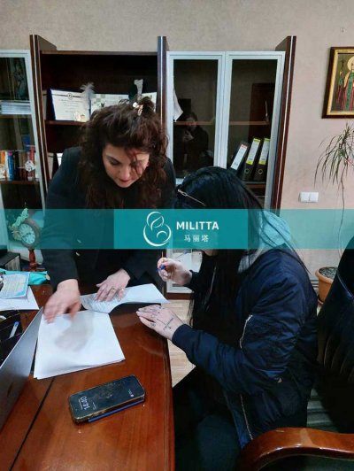 两位乌克兰试管妈妈在格鲁吉亚第比利斯公证处签移植合同