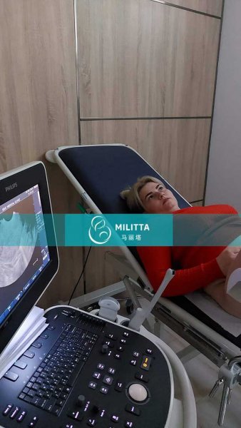 刚验孕成功的乌克兰试管妈妈在丽塔医院做第一次B超孕检