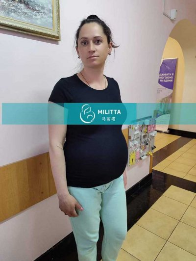 两个家庭在乌克兰助孕匹配的试管妈妈到妇产医院验血做常规产检