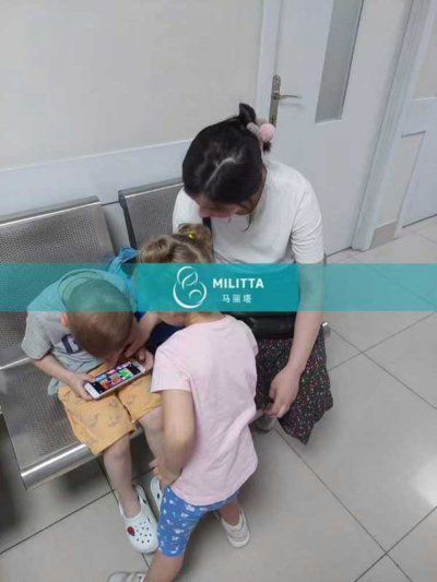 格鲁吉亚包成功客户的乌克兰试管妈妈带着娃抽血验孕