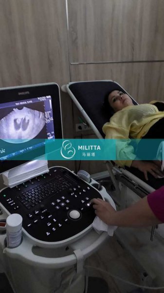 格鲁吉亚客户的乌克兰试管妈妈来做孕10周+的B超孕检