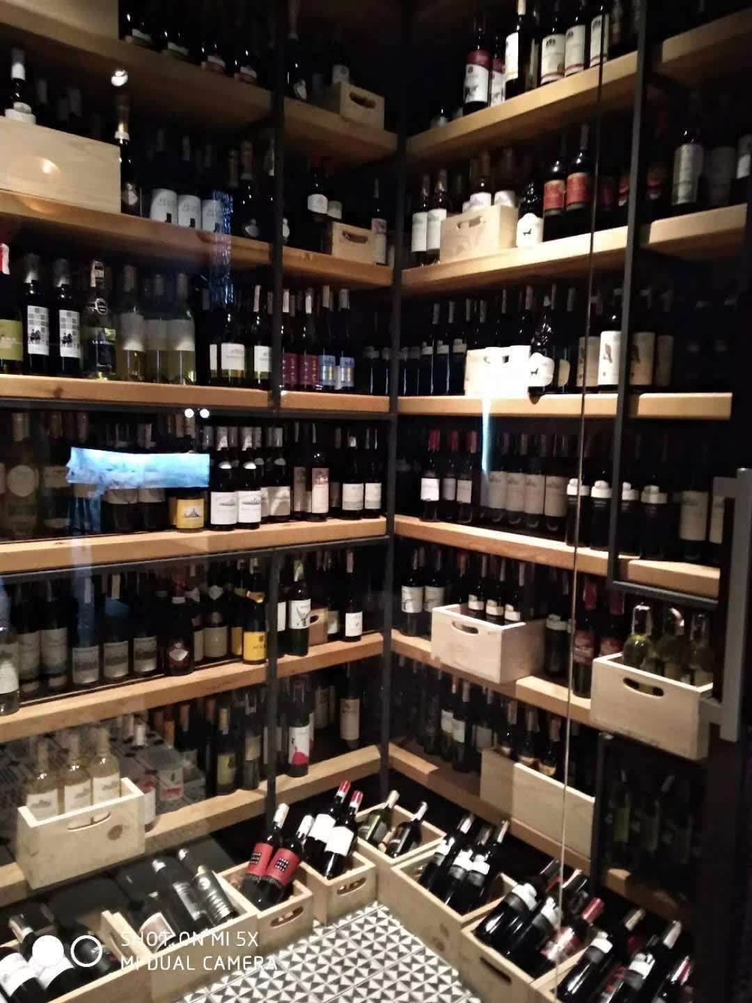 乌克兰基辅格鲁吉亚餐厅的酒窖
