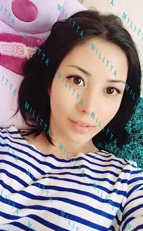 清纯活泼的马丽塔大眼亚洲卵妹正在体检中
