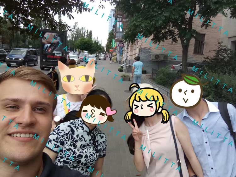 马丽塔陪同下游玩基辅