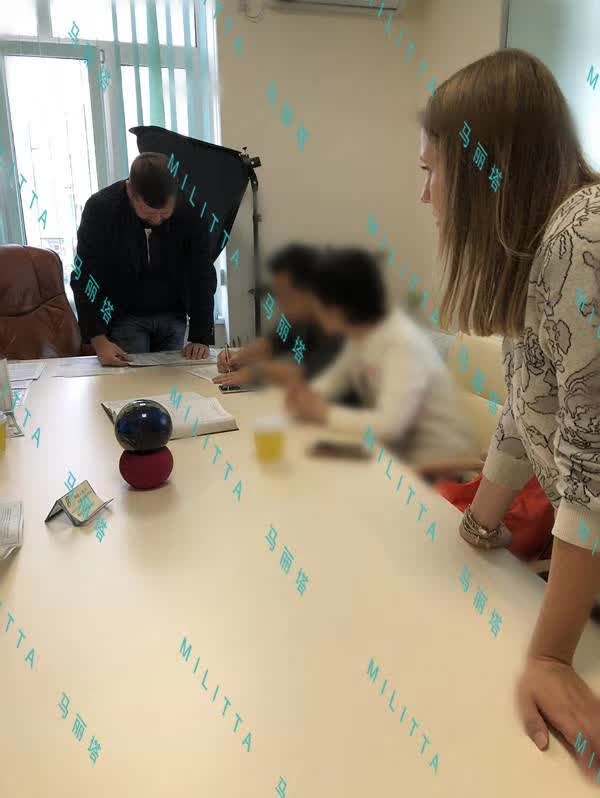 马丽塔签署了代孕委托公证书
