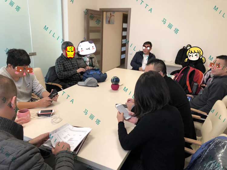 有5对夫妇同时在马丽塔的办公室签订了合同