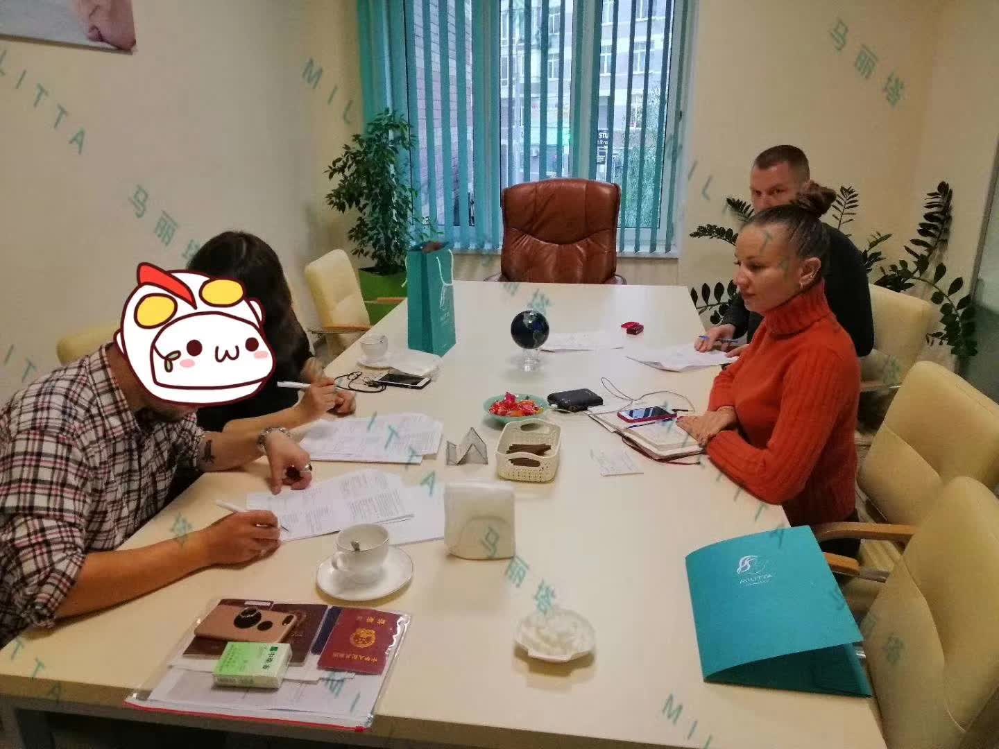 马丽塔有亚裔卵妹包成功