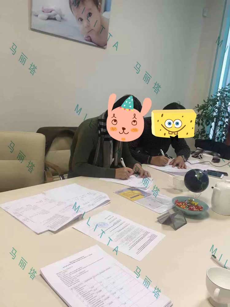 玛丽塔陪伴2对客户交流多个小时签订了去mini试管医院的合同