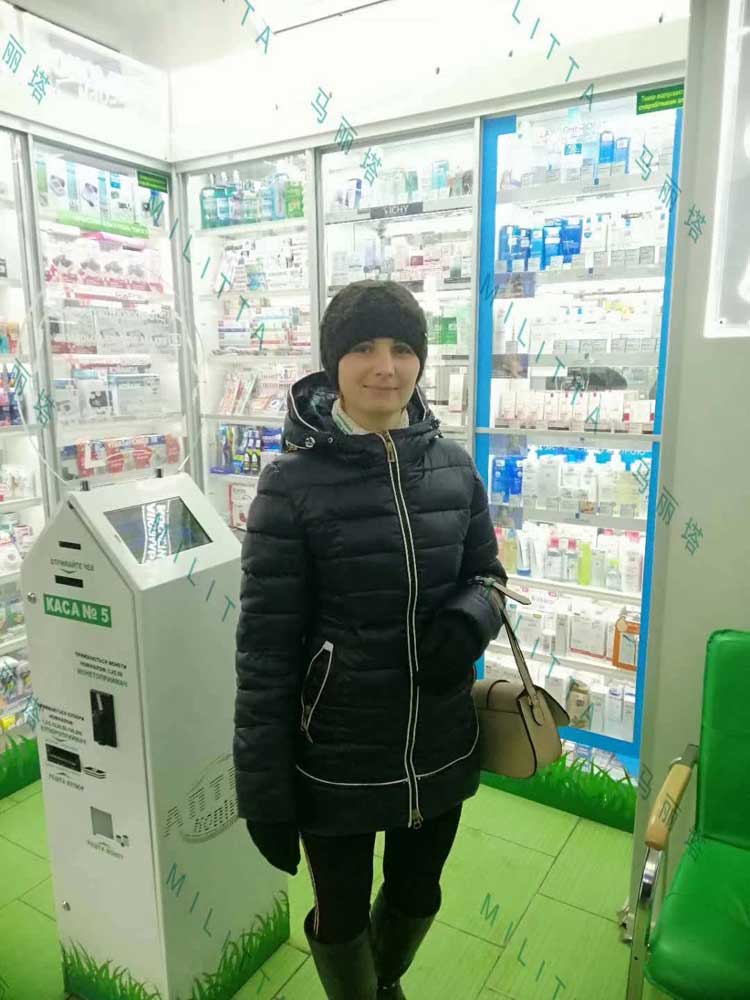 几位代母过来医院体检,顺便领了最新的胎儿孕育图册