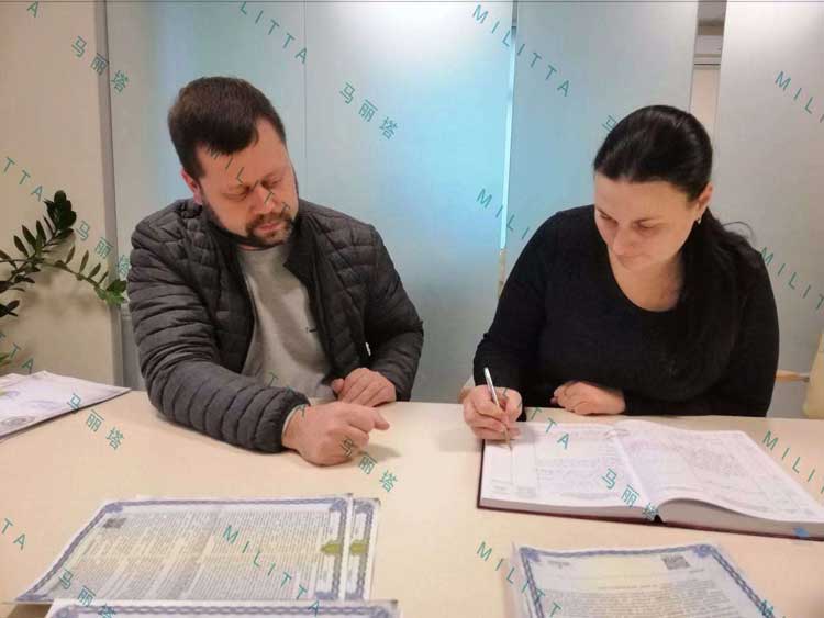 玛丽塔签约了3位年轻貌美的代母