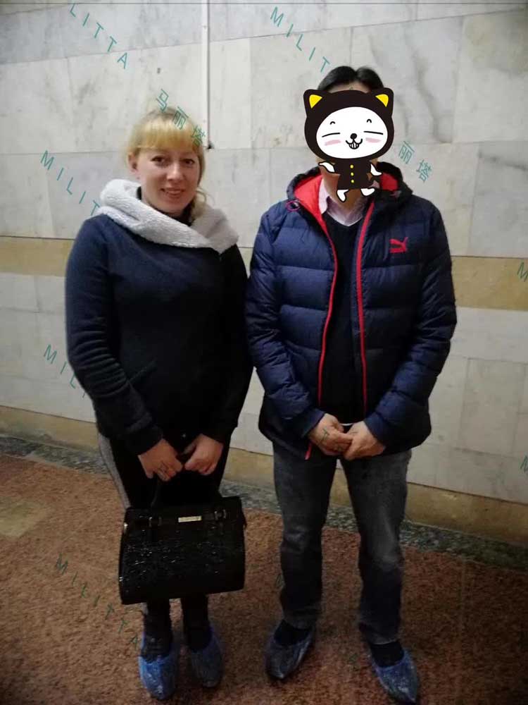 大暖男客户陪同爱心妈妈到医院检查,感觉大家都有点害羞