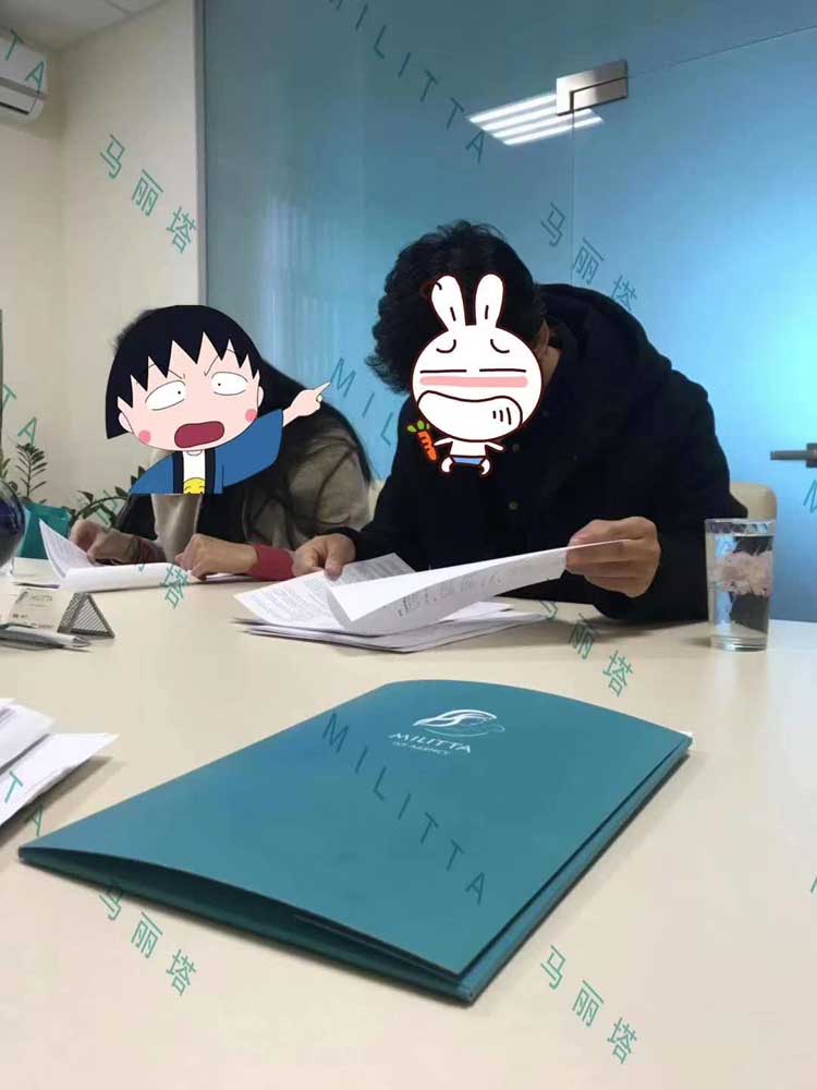 这对夫妇签订试管助孕,选中了一个高颜值高学历的乌克兰爱心女孩