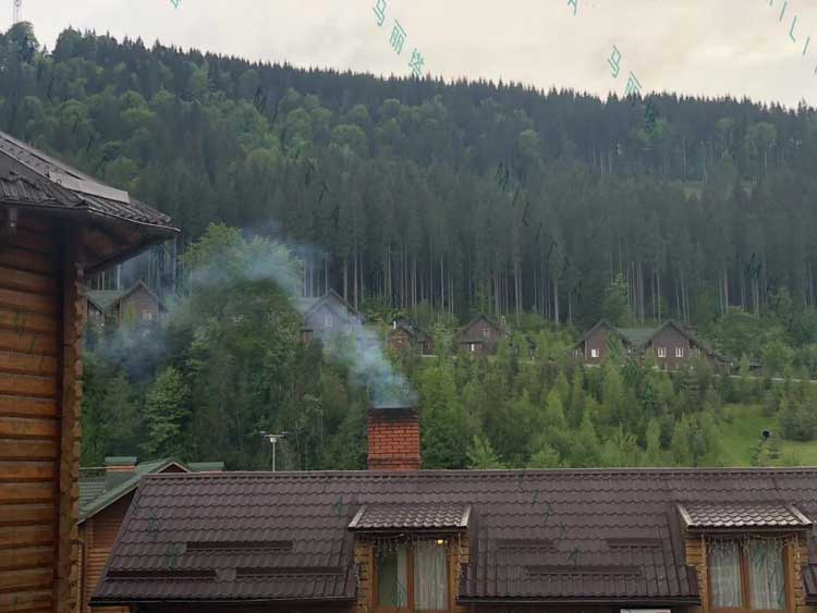 对比国内很多地方下大暴雨,乌克兰马丽塔公寓的佛系生活