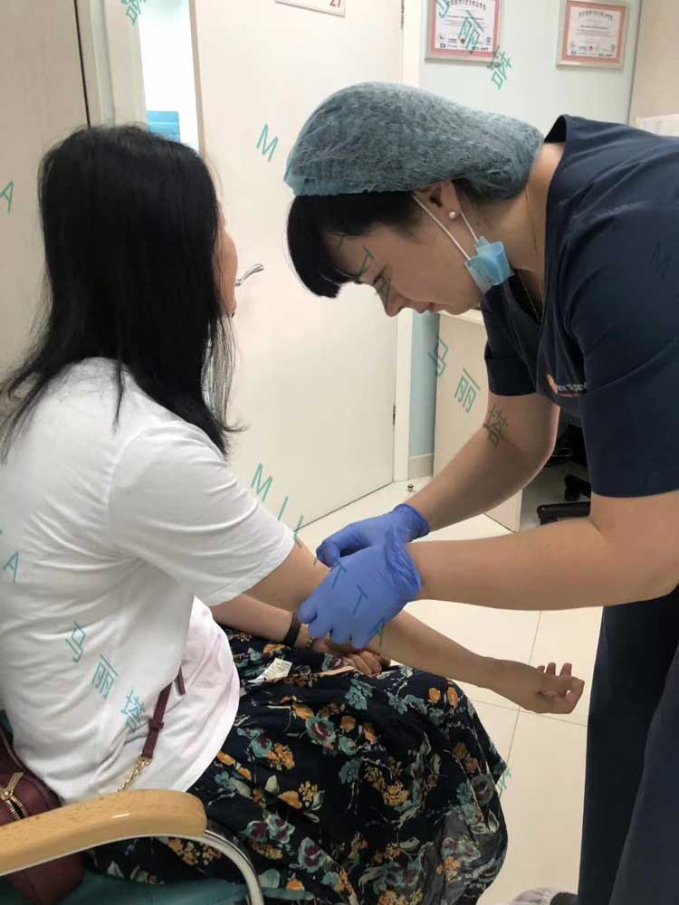 新来的客户信心满满的到医院体检,各项数值都很高
