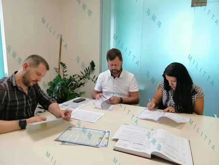 马丽塔乌克兰资源库中有像生黑头发黑眼睛