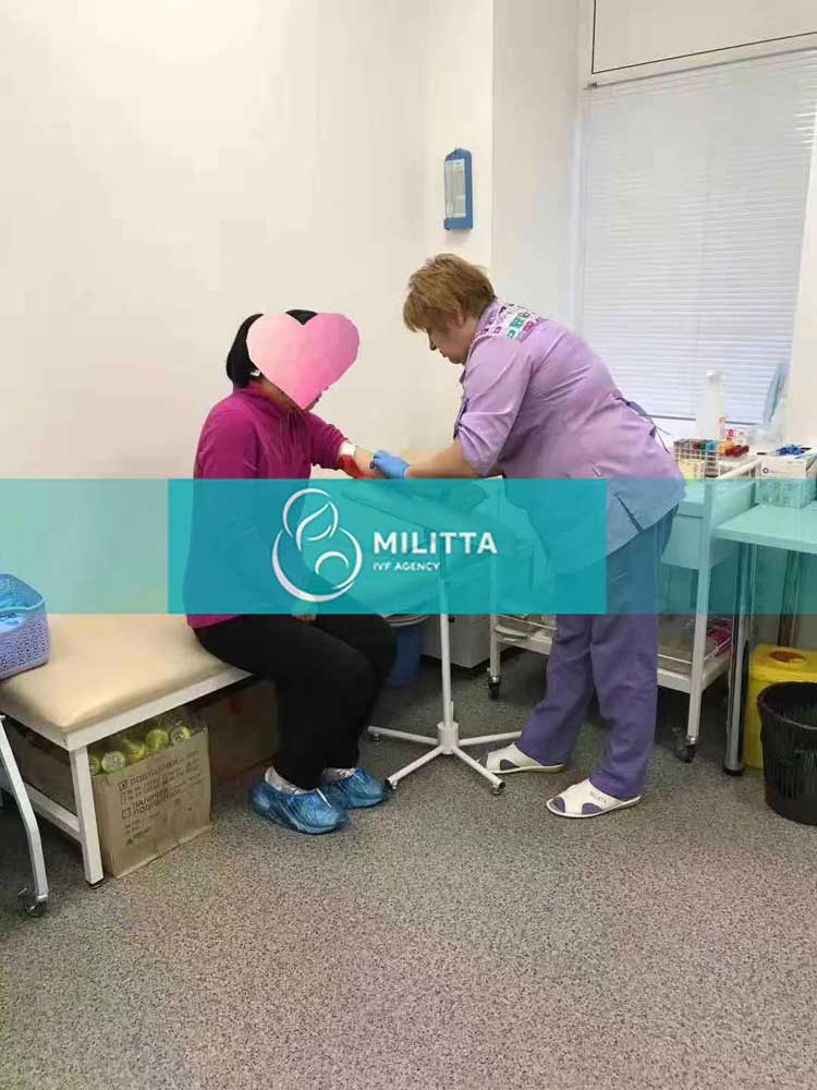 签完合同之后,男方取精,女方抽血做B超