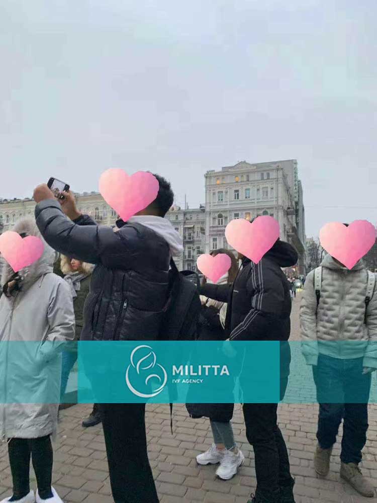 四对夫妇在乌克兰试管助孕的期间感受下基辅的风土人情