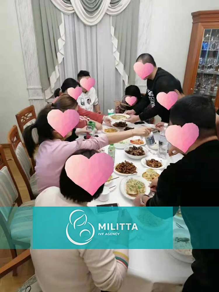 在乌克兰马丽塔公寓吃中国菜,汇聚的气氛有年味的感觉