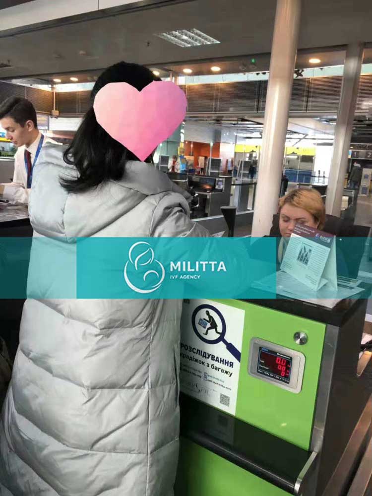 小宝贝在乌克兰回家
