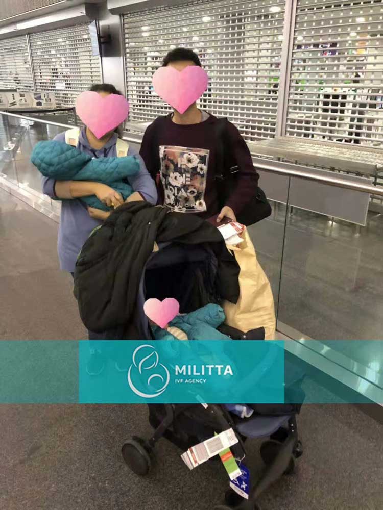S先生夫妇带着两个小公子回国