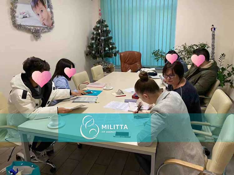 签署了委托公证书,回国后试管助孕流程按计划进行