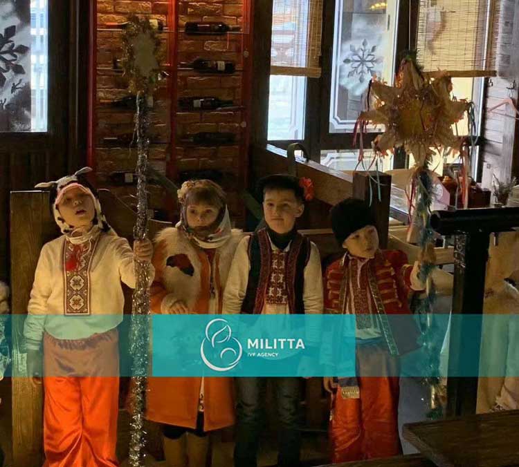 乌克兰圣诞节马丽塔孩子过节日