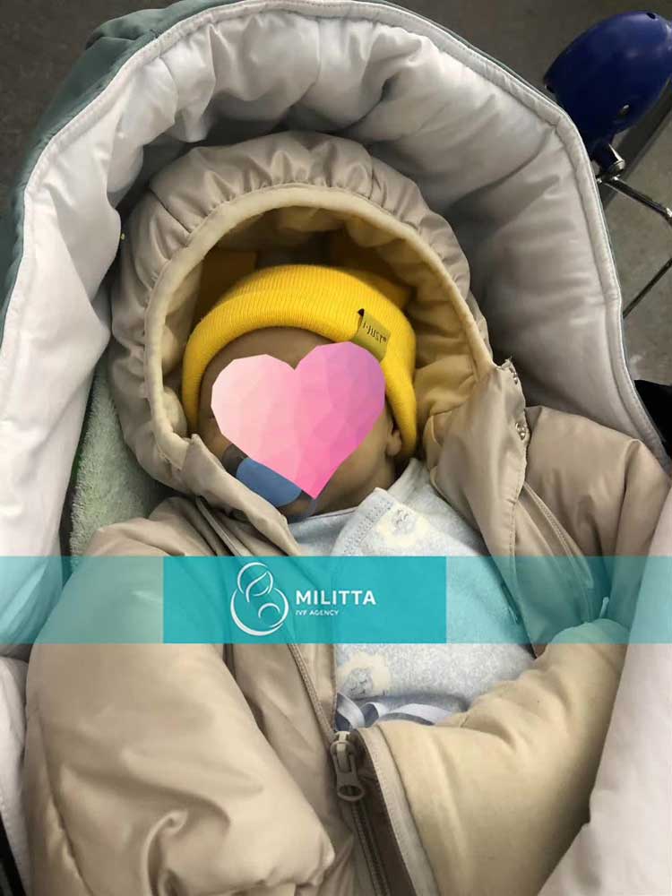 马丽塔试管夫妇带孩子回中国