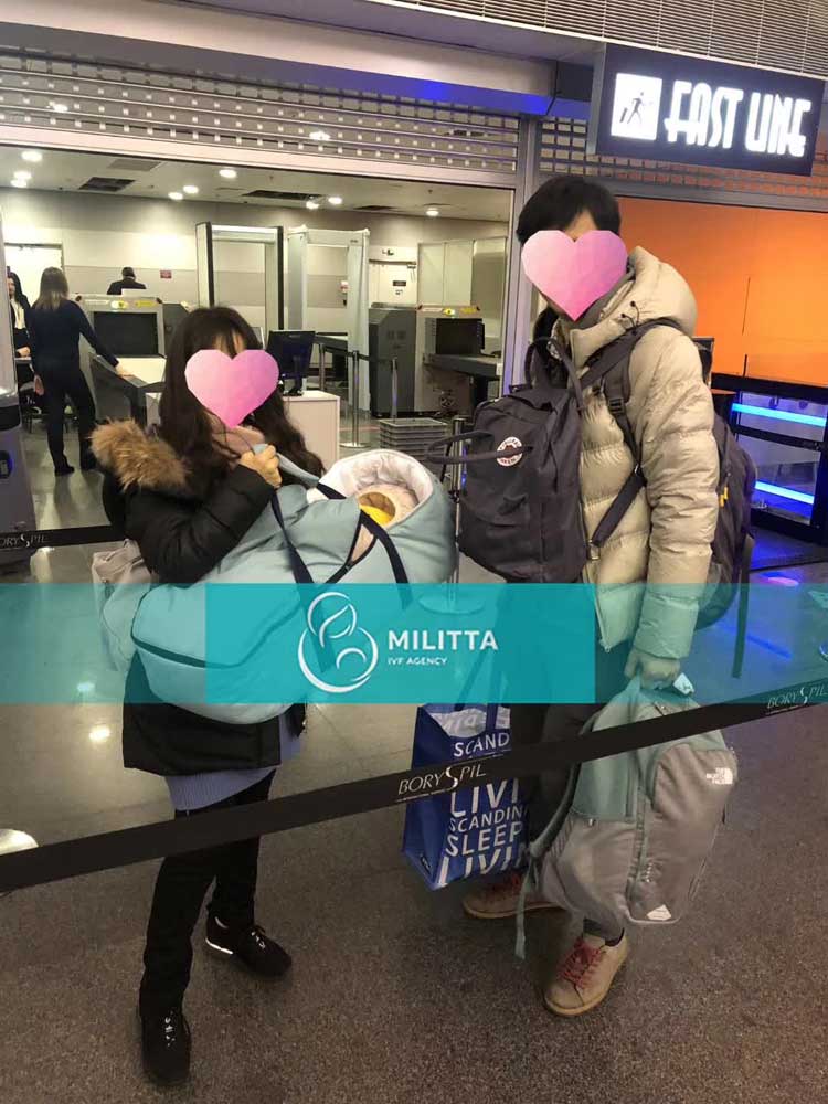马丽塔试管夫妇带孩子回中国