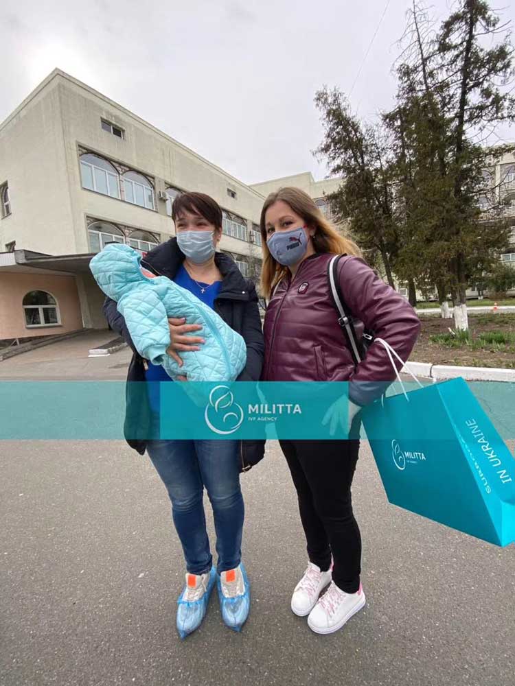 D先生家的千金出院,爸爸妈妈因疫情未能及时赶到