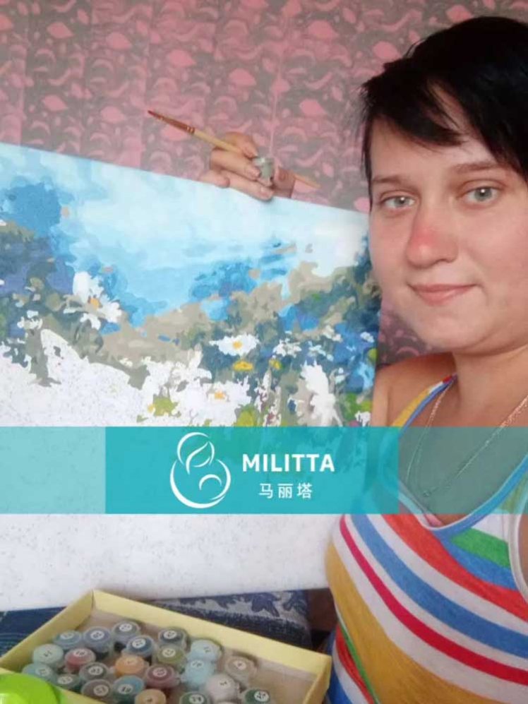 X女士生活小日常,平时陪伴自己的孩子画画,做手工