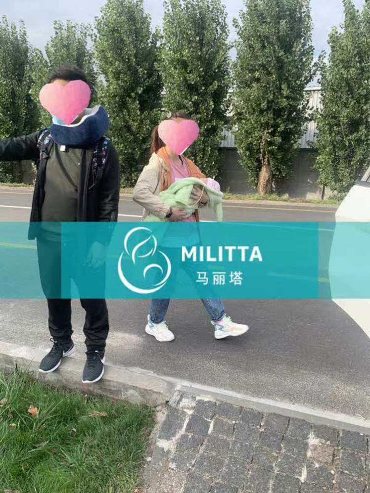 两个月的时间将试管宝宝的所有回国手续办好,带着宝宝回国了