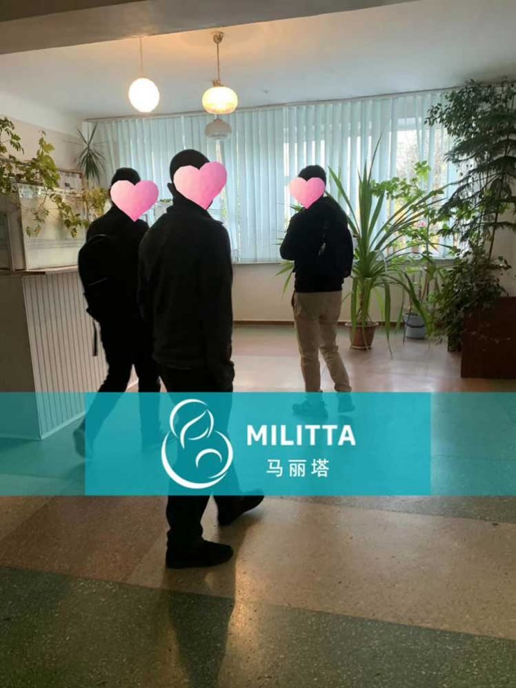 做试管取精之前,三位男士去医院抽血做染色体检查