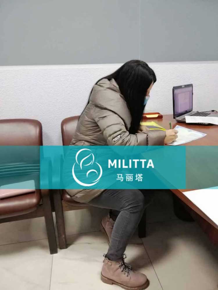 乌克兰代妈放弃孩子抚养权