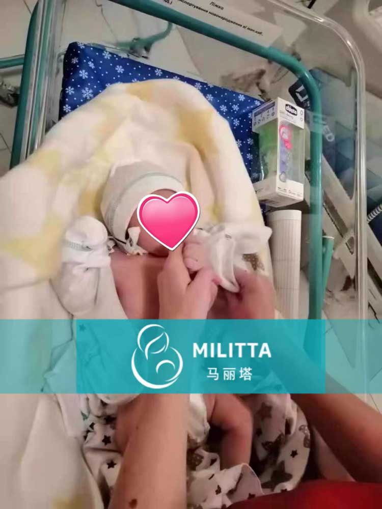 照顾刚出生的代母和试管婴儿