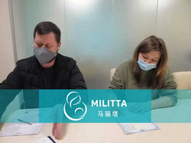马丽塔签署放弃抚养权协议,还给宝宝准备了一份礼物