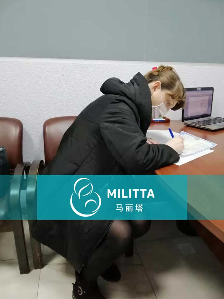 乌克兰代妈放弃孩子抚养权