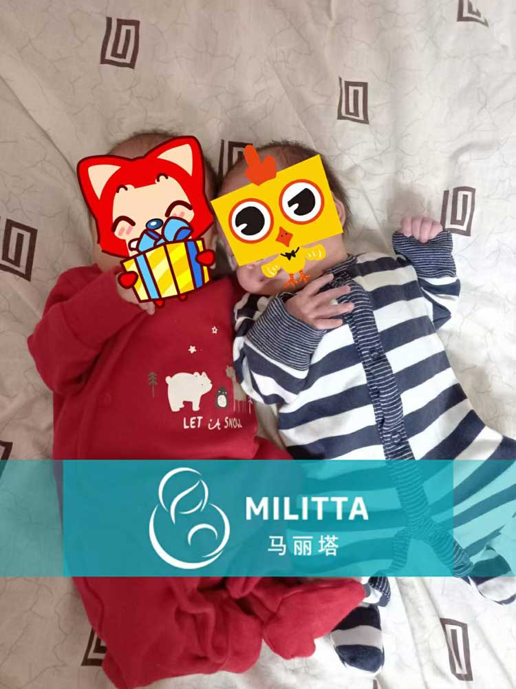 乌克兰试管宝宝换衣服