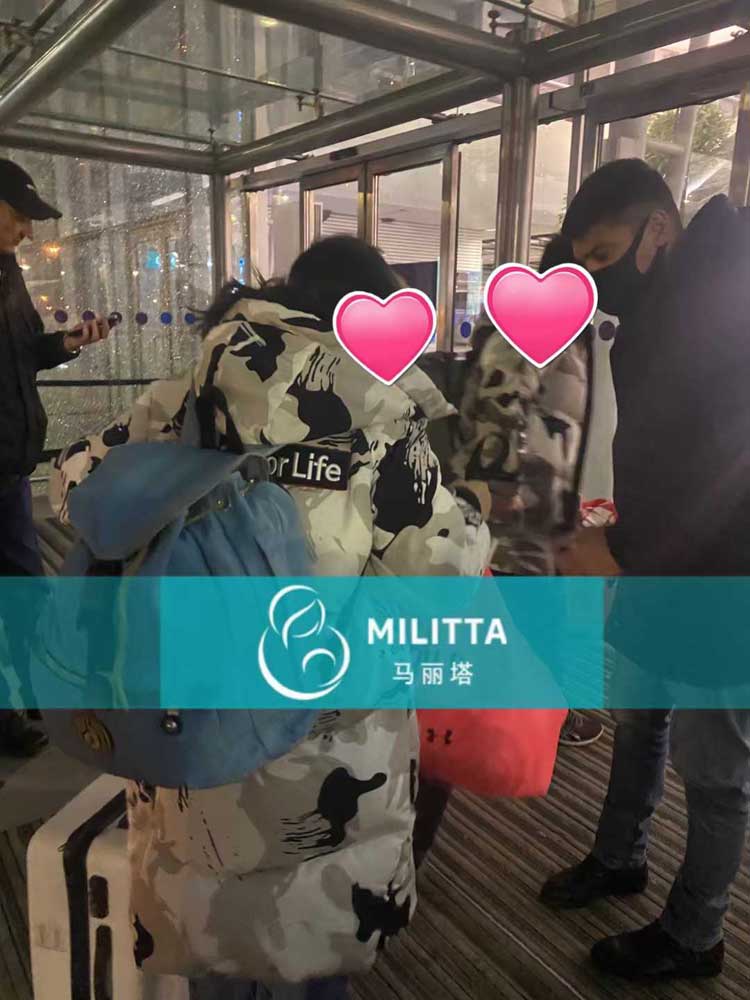 带乌克兰试管宝宝回国团聚