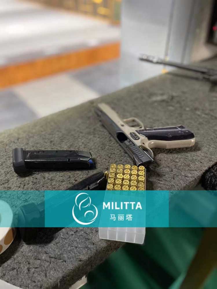 试管期间体验实弹射击