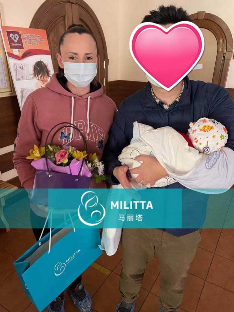 俩个家庭的试管宝宝被接回去公寓,出院的时候宝宝们也开心